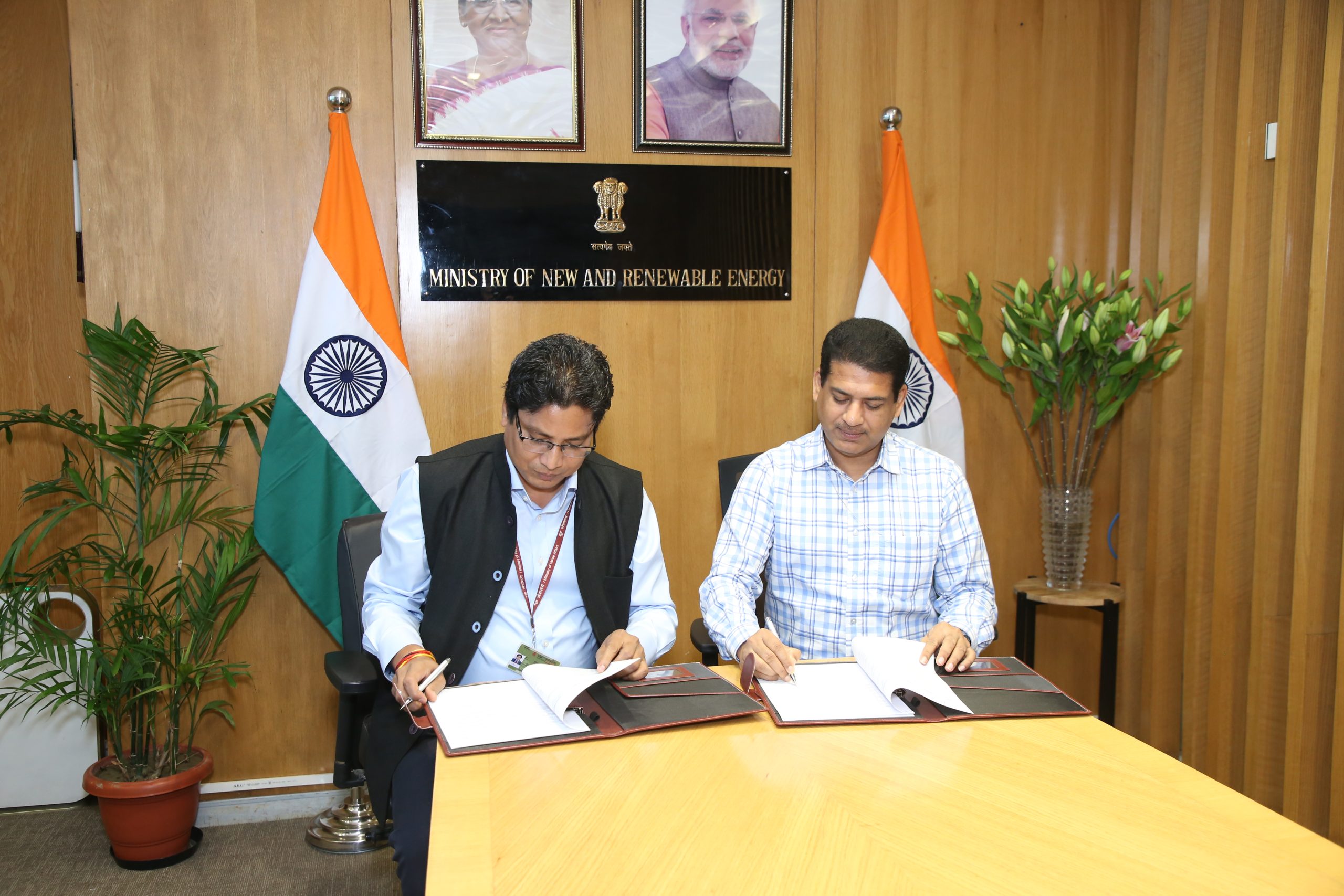 IREDA signs Performance MoU with MNRE, ₹8,200 Crore Revenue Target for FY 2025-26 – EQ