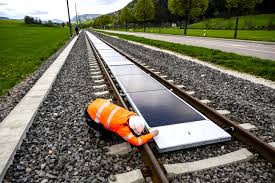 Banaras Locomotive Works Advances Green Energy with Solar Panel Installation on Railway Tracks – EQ